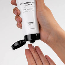 Afbeelding in Gallery-weergave laden, RevitalTrax 2% BHA Exfoliating Cleanser
